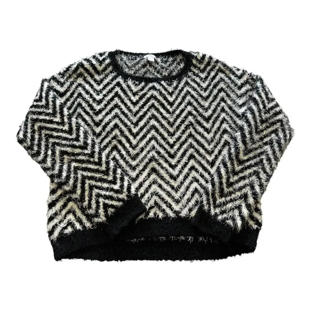 Womens Sweater Size Large Black White Fuzzy Zig Zag Casual Winter Wear